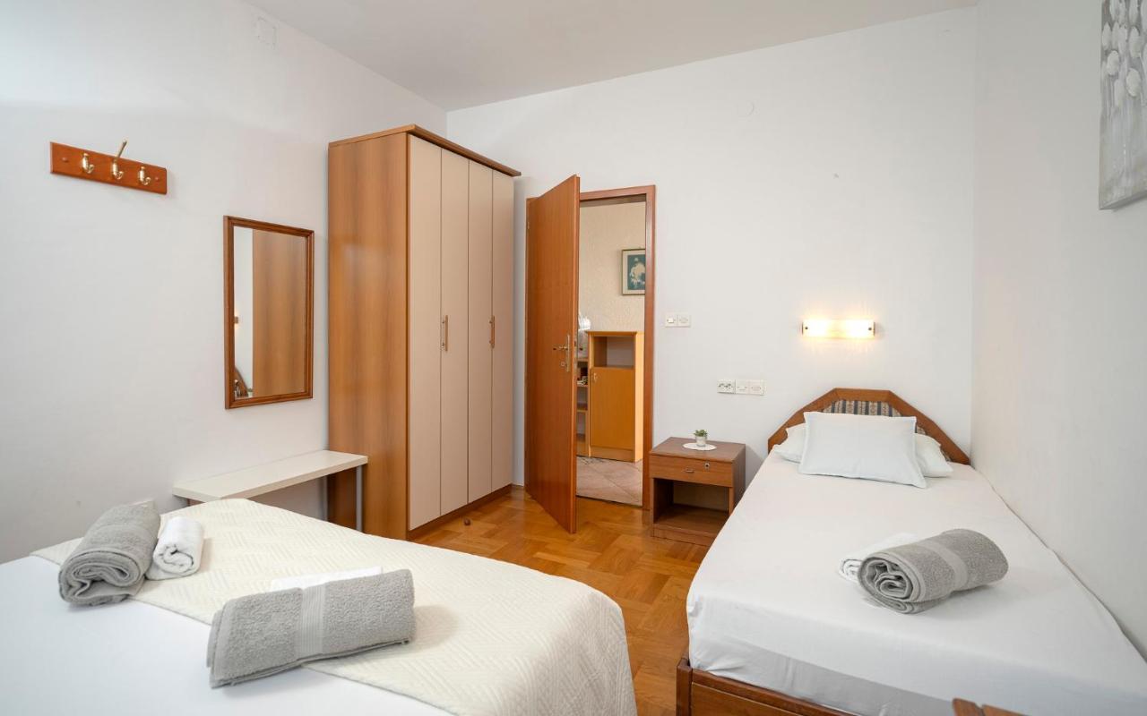 Apartment Nela Kalina Jelsa  Luaran gambar