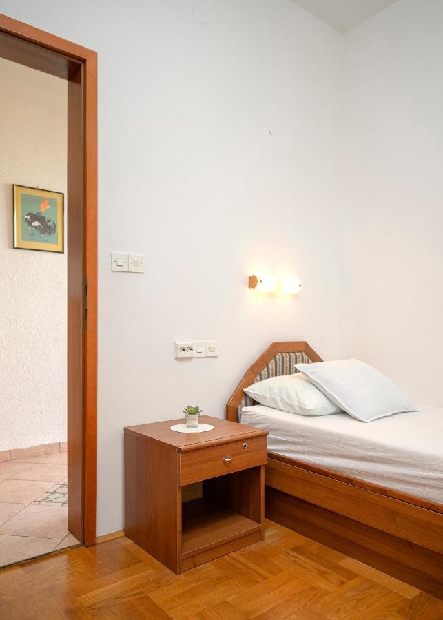 Apartment Nela Kalina Jelsa  Luaran gambar