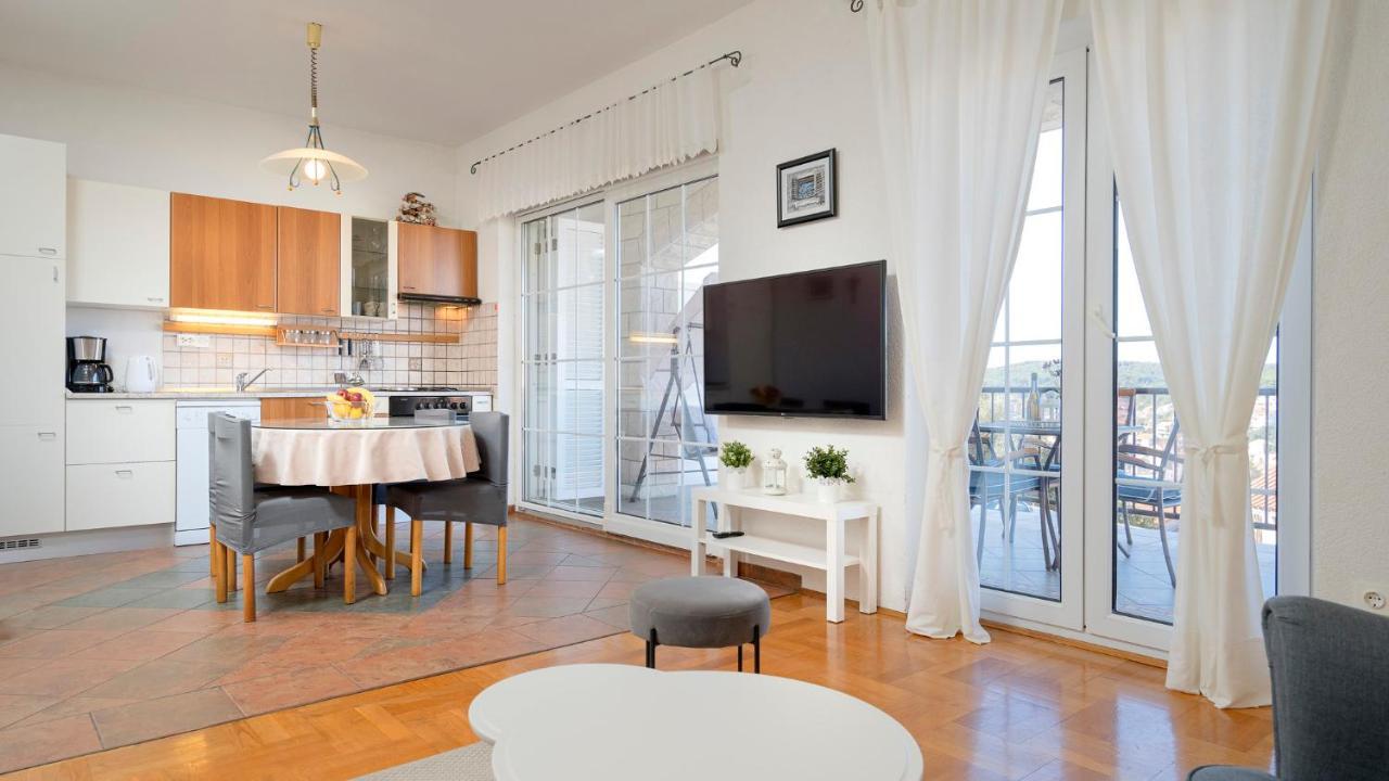 Apartment Nela Kalina Jelsa  Luaran gambar